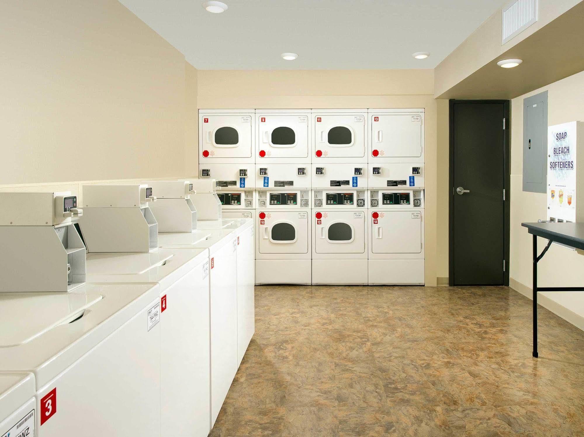 Woodspring Suites Akron Portage Lakes Экстерьер фото