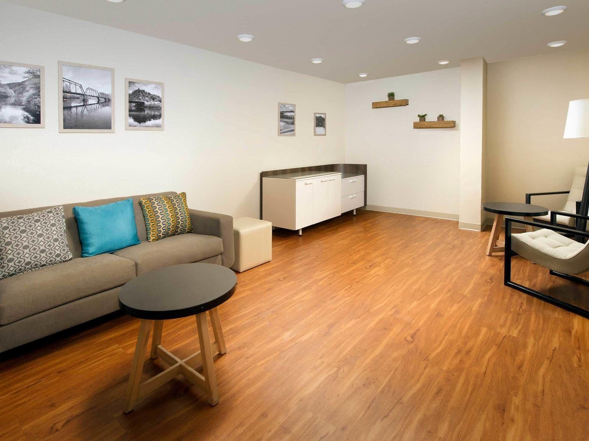 Woodspring Suites Akron Portage Lakes Экстерьер фото